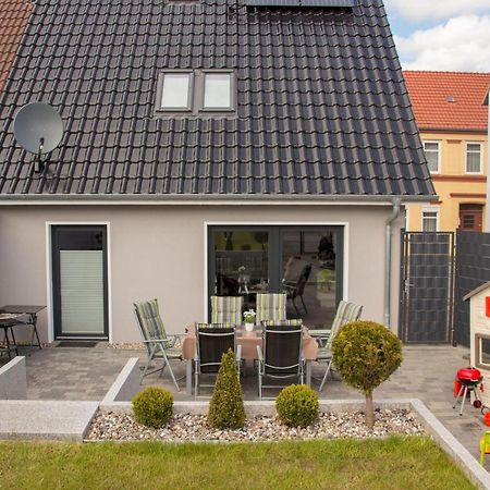 Familienfreundliches Ferienhaus In Kroepelin 外观 照片